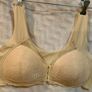 Front hook lightly lined bra